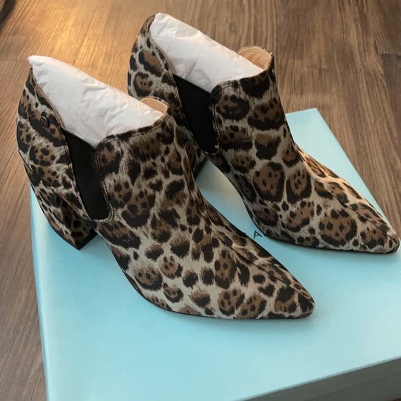 BRAND NEW!! Leopard Antonio Melani boots. Never worn. - Picture 2 of 2